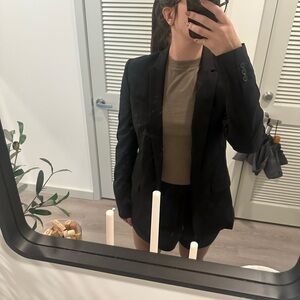 NWT Size 6 Banana Republic Black Blazer with Notched Lapels and Relaxed Fit